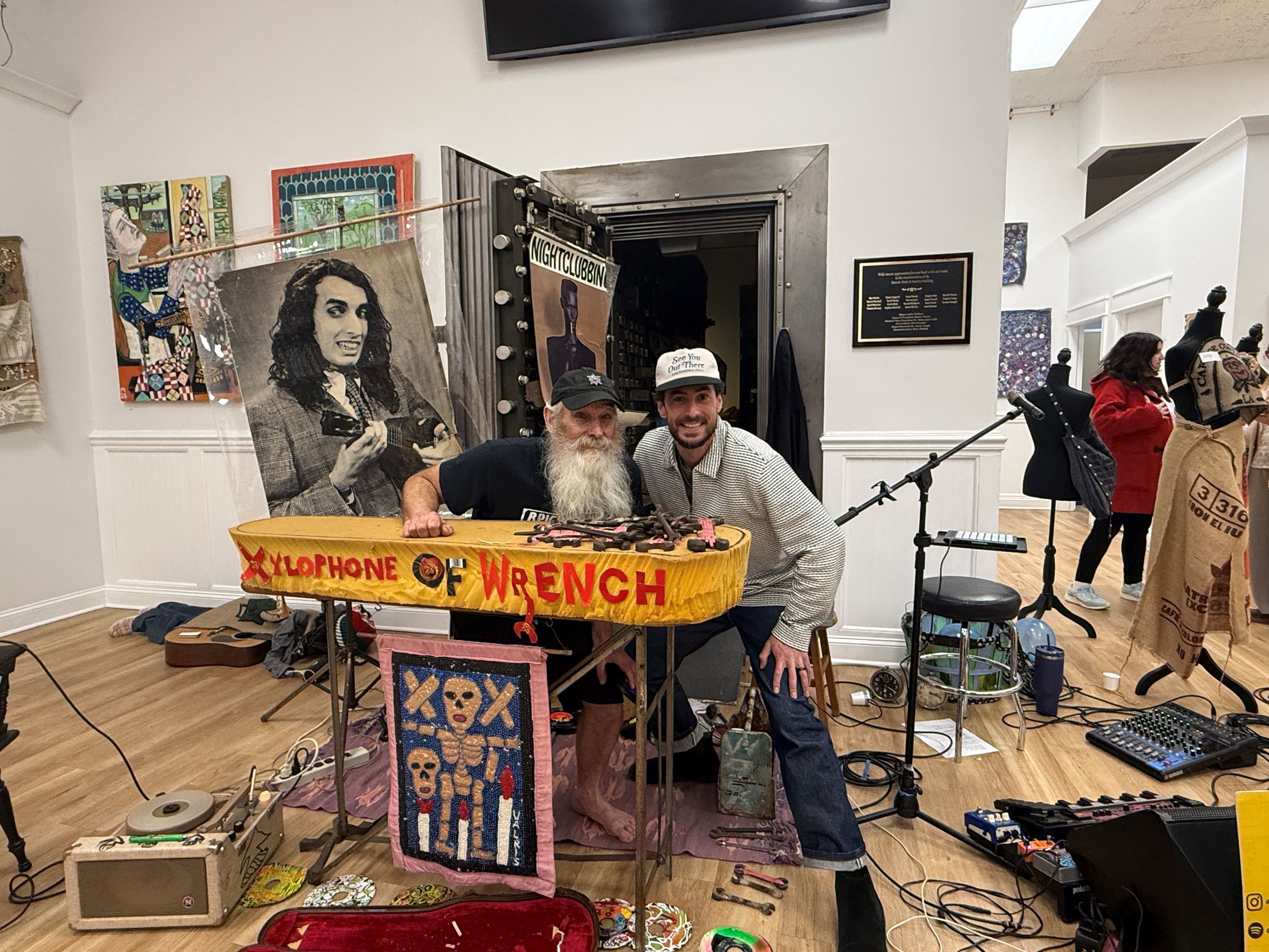 20250409_000044117_iOS